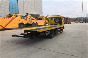 卢氏非事故拖车