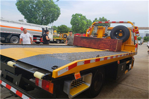 卢氏附近拖车电话号码服务